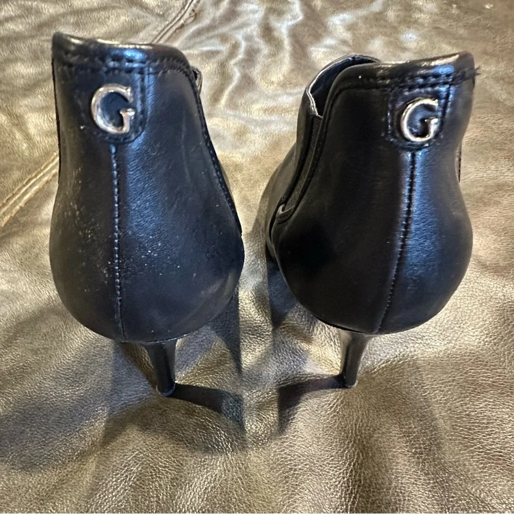 Guess black leather heal booties‎